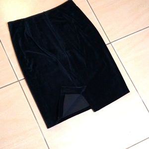Ann Taylor Black Pencil Skirt. Barely used.